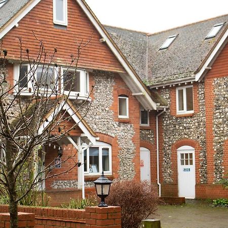 Stonehenge Hostel - Yha Affliated Amesbury Exterior photo