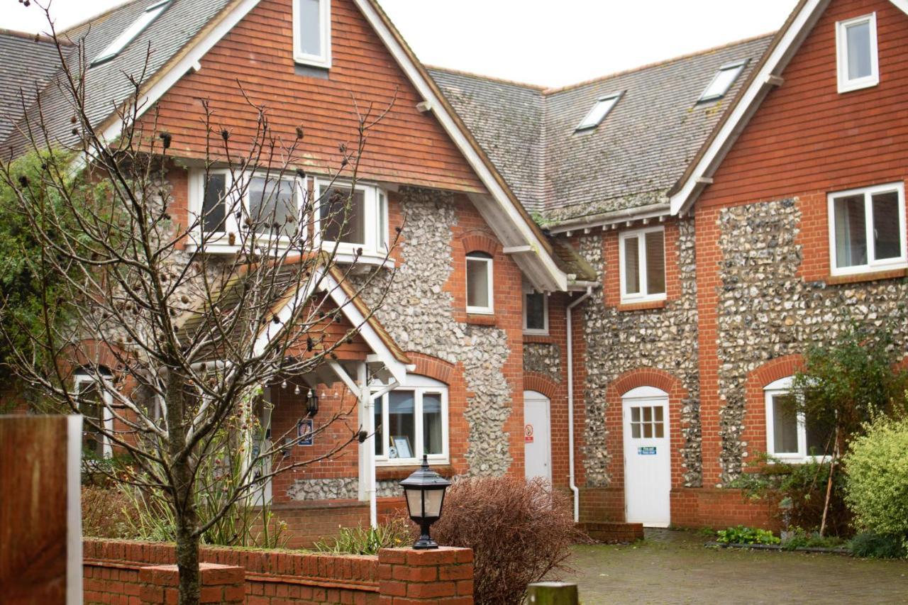 Stonehenge Hostel - Yha Affliated Amesbury Exterior photo